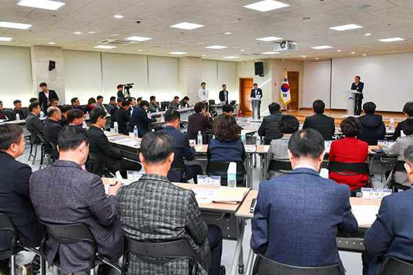 양주시는 지난 18일 시청 상황실에서 ‘미세먼지 원인분석 및 관리방안 연구용역’ 중간보고회를 개최했다. (사진제공=양주시청)
