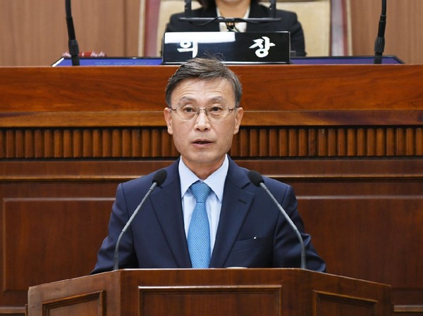 정하영 시장이 “서부 수도권의 작은 도시에서 남북 평화시대 중심도시로, 일자리를 만들어내는 자족도시이자 첨단산업도시로 김포가 변하고 있다”며 “작지만 강한 도시, 김포를 만들겠다”고 역설했다. (사진제공=김포시의회)