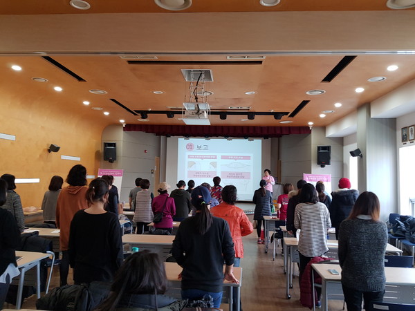 오산시보건소 대회의실에서 유방암 바로알기 강좌를 진행하고 있다.(사진제공=오산시청)