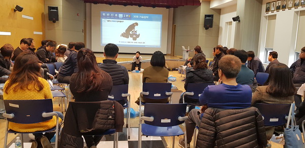 외부 전문강사를 초빙해  심폐소생술 시행법 및 자동심장충격기(AED) 사용․관리 등에 대해 병행 교육을 진행하고 있다.(사진제공=오산시청)