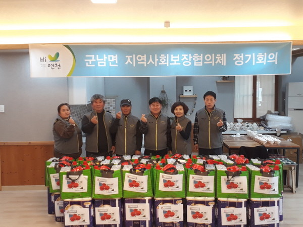 연천군군남면 지역사회보장협의체는 지난 21일 저소득 취약계층 24가구에 나눔 보따리(120만원 상당)를 전달했다. (사진제공=연천군청)