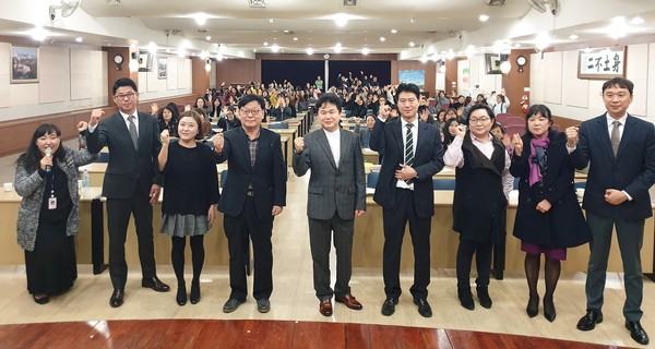 학교급식지원센터는 지난 22일 권선구 수원농수산물유통센터 대강당에서 ‘2020년 수산물 공동구매 업체 추천사업 제안서 평가회’를 열고 5개 업체를 선정했다. (사진제공=수원시청)