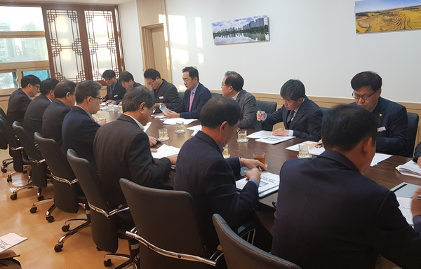 평택시가 지역경제 활성화를 위한 ‘2019년 하반기 재정신속집행 점검회의’를 22일 대외협력실에서 개최했다. (사진제공=평택시청)