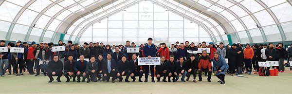 ‘2019 평택시의회 의장배 클럽대항전 테니스대회’가 지난 24일 이충레포츠공원 내 테니스장에서 성황리에 개최됐다. (사진제공=평택시의회)