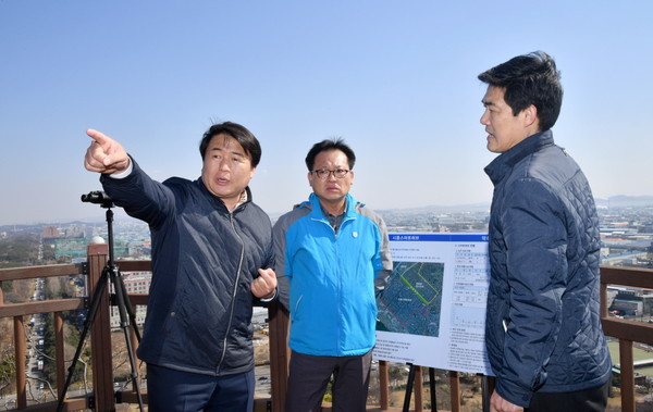 임병택 시흥시장 악취 점검. (사진제공=시흥시청)