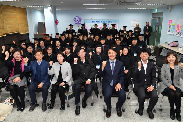 하남시는 신중년 생애설계프로젝트 '50+반반학교' 수료식을 개최했다고 27일 밝혔다. (사진제공=하남시청)