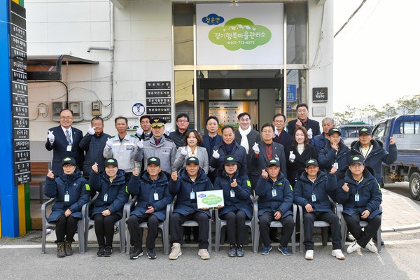 양평군은 지난 27일 정동균 군수를 비롯해 이종인 경기도의회의원, 박현일·이혜원·전진선 양평군의회의원, 청운면 기관·단체장, 지역 주민 등 100여명이 참석한 가운데 청운면 경기 행복마을관리소 개소식을 개최하고 본격적인 운영에 들어갔다. (사진제공=양평군청)