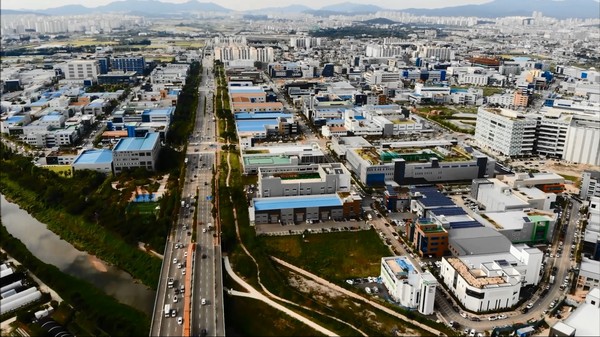 수원시는 수원델타플렉스 3블록 내 복합용지 6필지를 분양한다. (사진제공=수원시청)
