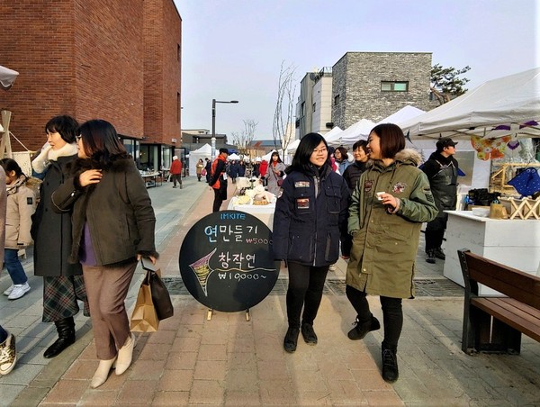 이천시 신둔면 예스파크(도자예술촌)는 30일부터 이틀간 리버마켓 80팀과 예스파크 공방작가들과 함께 사부작길과 회랑길을 중심으로 리버마켓 동선을 연결하여 마켓을 운영한다. (사진제공=이천시청)