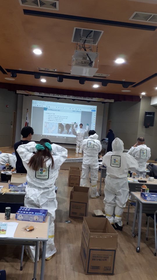보건소 대회의실에서 조류인플루엔자 감염 예방 교육을 실시하고 있다.(사진제공=오산시청)