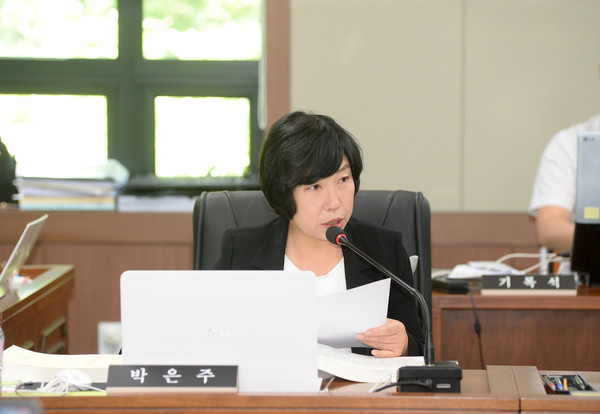 파주시의회 자치행정위에 따르면 박은주 시의원이 대표발의한 ‘파주시 수제품 생산 및 판매촉진 지원에 관한 조례안’을 수정 가결하고, 오는 5일 본회의에서 의결할 계획이다. (사진제공=파주시의회)