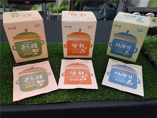 포천시 친환경산채영농조합법인 ‘산채움(대표·변재혁)’이 지난 29일 간편 별미밥 특화사업이 독창적이며, 영양가 높은 산나물 소시지 밥바, 산나물 밥바로 현장평가회에서 최우수상을 수상했다. (사진제공=포천시청)