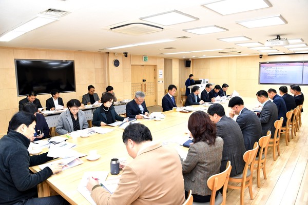 하남시는 최근 사회문제로 대두된 미세먼지에 대비하기 위해 ‘6개 분야 37개 과제사업’의 미세먼지 저감 종합대책을 수립, 쾌적한 청정하남을 유지한다는 방침이라고 4일 밝혔다. (사진제공=하남시청)