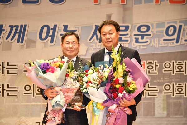 포천시의회 송상국(한국당) 의원은 지난 4일 경기북부 시·군 의장협의회가 주최한 ‘제5회 의정발전 우수의원 포상’에서 지역현안해결 분야 우수의원으로 선정됐다. (사진제공=포천시의회)