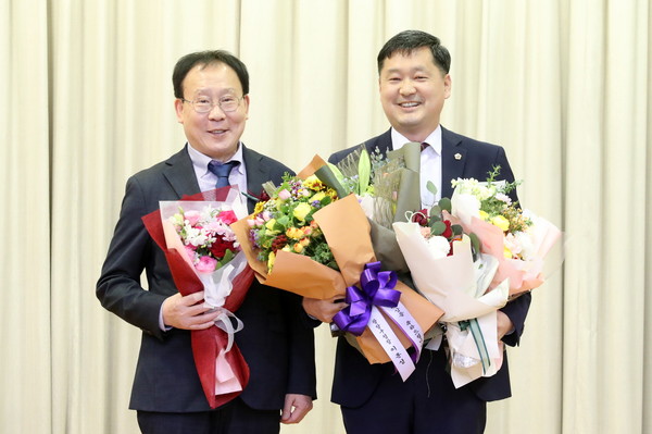경기도의회 경제노동위원회 황수영(더불어민주당, 수원6)의원은 지난 4일 경기도의회 대회의실에서 열린 제4회 경기의정대상에 참석해 ‘예산절감 부문 경기의정대상’을 수상했다. (사진제공=경기도의회)