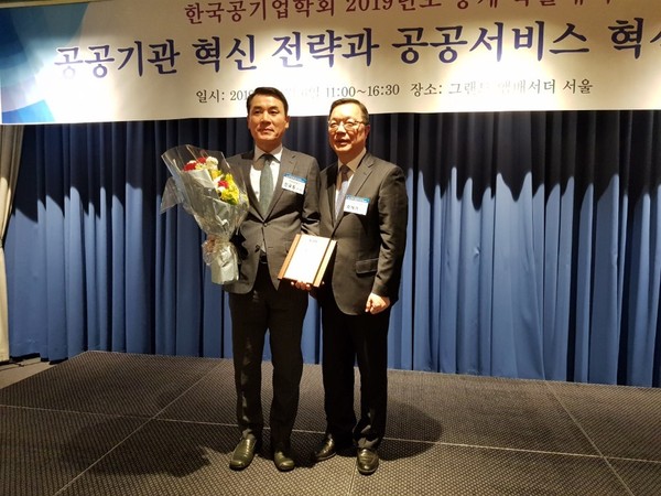 한국도로공사는 한국공기업학회가 주관한 ‘2019년 제1회 공공기관 서비스 혁신대상’에서 ‘대한민국 최초 공유주방 나이트카페(Night cafe)’ 사례로 대상을 수상했다. (사진제공=한국도로공사)