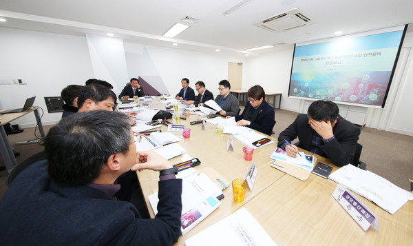 안양시가 11일‘모든 것이 연결되는 도시, 삶이 이어지는 안양’을 주제로 한 4차 산업혁명 촉진 중장기계획 수립 용역보고회를 열었다. (사진제공=안양시청)