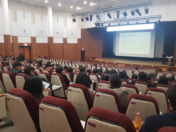 시청 대강당에서 개인정보보호 및  개인정보교육 진행을 하고 있다.(사진제공=화성시청)