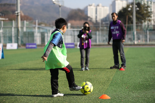 프로축구 K리그2 FC안양이 한국프로축구연맹과 함께 주최한 ‘FC안양 글로벌 어린이 축구교실’을 성황리에 종료했다. (사진제공=FC안양)