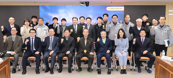 수원시는 18일 시청 재난안전상황실에서 ‘2019 안전문화운동 추진협의회·지역치안협의회’를 열었다. (사진제공=수원시청)