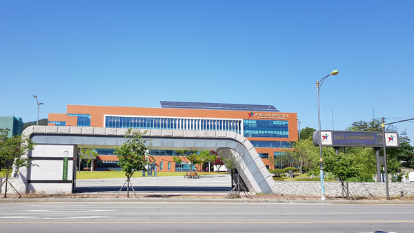경기도교육청이 20일 의정부 몽실학교에서 교육기술(Education Technology) 기반 교실수업 개선 방안 마련을 위한 초등 현장교사 100인 협의회를 연다. 사진은 경기도교육청 북부청사 전경. (사진=중앙신문 DB)