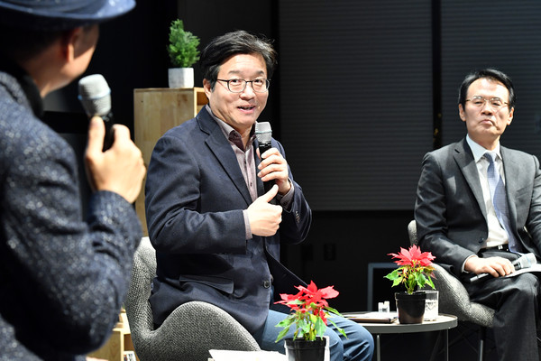 염태영 수원시장이 복지대타협 토크콘서트에서 발언하고 있다. (사진제공=수원시청)