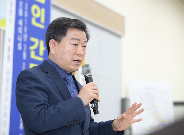 박승원 광명시장은 3월 20일 광명SK테크노파크에서 기업인과 간담회를 개최했다광명SK테크노파크에서 기업인과 간담회를 개최했다. (사진제공=광명시청)