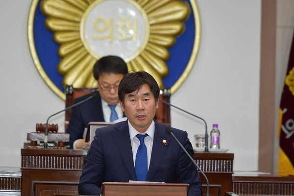 포천시의회는 지난 20일 ‘제145회 제2차 정례회’ 의사일정을 모두 마무리한 가운데 집행부가 제출한 2020년도 예산안 772,876,476천 원 가운데 37개 사업 20여억 원을 삭감하고 본예산 770,888,688천 원을 확정했다. (사진제공=포천시의회)