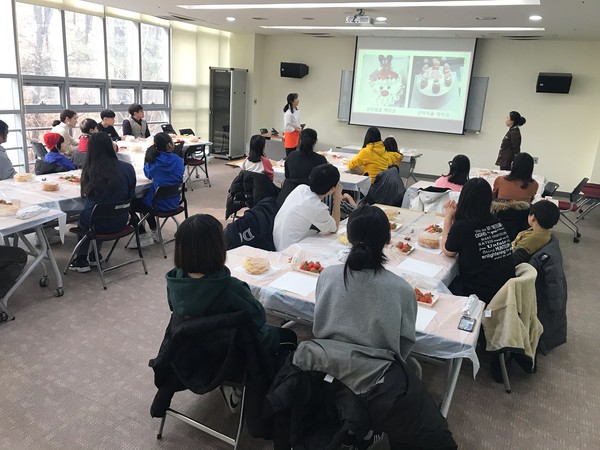 화성시(시장 서철모)가  2019 드림스타트 멘토링 종결식 행사를 진행하고 있다.(사진제공=화성시청)