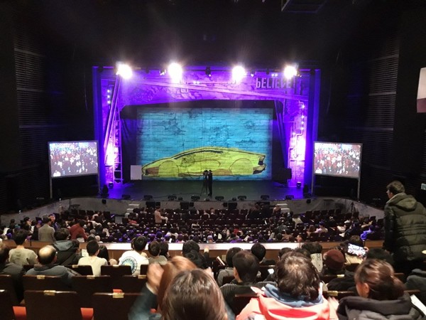 화성시(시장 서철모)가  올림픽공원 내 우리금융아트홀(서울시 송파구)에서  드림스타트 청소년 및 가족 70여 명이 참석해 2019 최현우의 빌리브 ‘마술콘서트’를 관람하고 있다.(사진제공=화성시청)