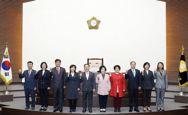 제8대 광주시의회가 2019년 한 해 동안 시민과의 소통, 전문성 강화를 위한 연구, 살기좋은 광주를 만들기 위한 입법활동으로 광주시의 발전과 시민 행복을 위해 끊임없이 노력해 왔다. (사진제공=광주시의회)