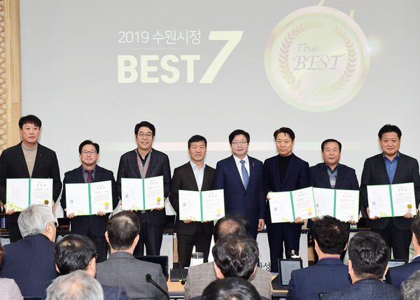 2019년 수원시 최고의 시정으로 ‘무공해 전기버스 대규모 보급·충전 인프라 구축’이 선정됐다. (사진제공=수원시청)