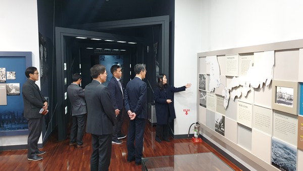 오산시(시장 곽상욱)가  유엔군 초전기념관에서 국가보훈처 이병구 차장이 참석한 가운데 ‘죽미령 UN군 초전기념 평화공원 조성사업’ 추진상황 보고를 진행하고 있다.(사진제공=오산시청)