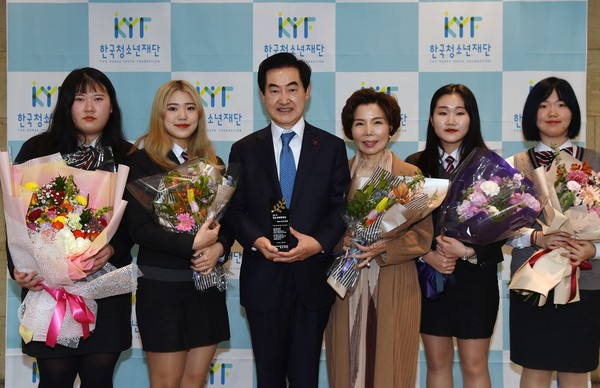 안병용 의정부시장은 지난 26일 한국프레스센터에서 청소년들이 직접 선정한 청소년희망대상 지방자치단체장 부문 대상을 수상했다. (사진제공=의정부시청)