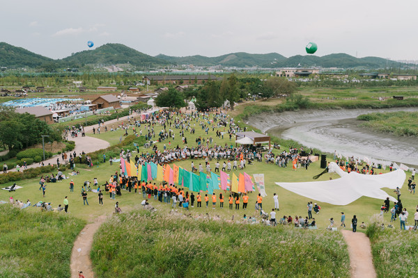 시흥시는 시흥갯골축제가 2020년 경기관광대표축제 선정과 함께 문화체육관광부가 선정하는 2020~2021년 문화관광축제로 선정되는 쾌거를 이뤘다고 30일 밝혔다. (사진제공=시흥시청)