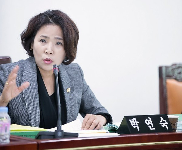 화성시의회 박연숙 의원(무소속, 향남․양감․정남)이 대표 발의한 ‘화성시 공공기관 1회용품 사용 저감 지원 조례’가 제정됐다.(사진제공=화성시의회)