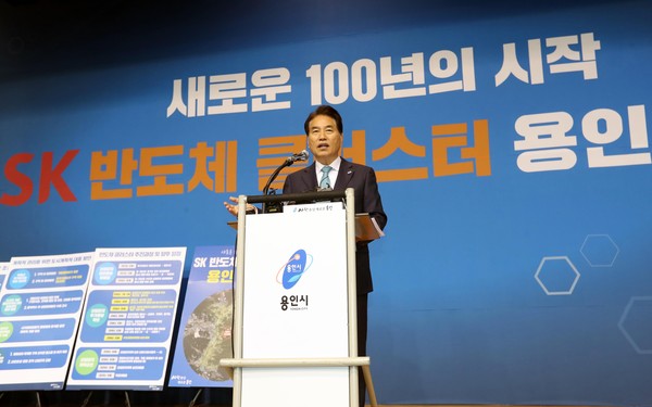 반도체 기자회견하고 있는 백군기 시장. (사진제공=용인시청)