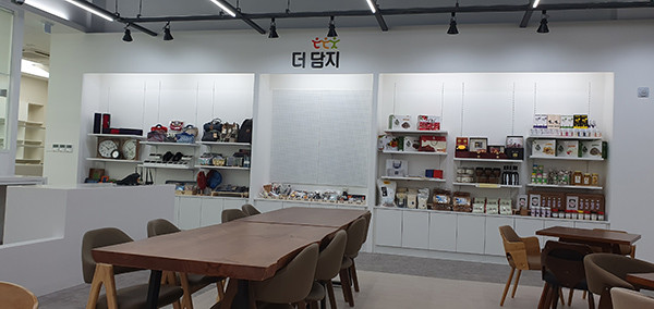 인천시는 인천 상생유통지원센터 더담지가 지난 30일 제물포역사 1층에 개소했다. (사진제공=인천시청)
