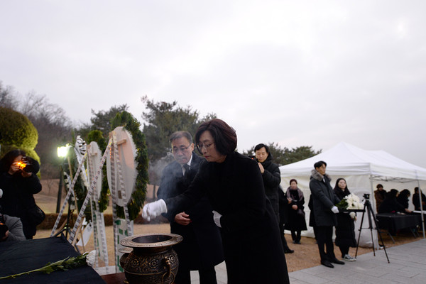은수미 성남시장은 2일 오전 7시 30분 수정구 태평동 현충탑 참배로 경자년(庚子年) 새해 업무를 시작했다. (사진제공=성남시청)