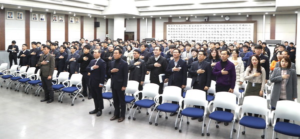 경기도의회가 시무식을 갖고 2020년 경자년(庚子年) 공식 업무 개시를 진행하고 있다.(사진제공=경기도의회)