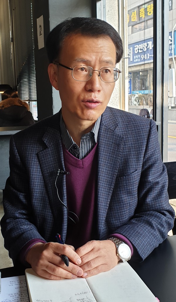 박용호 자유한국당 파주시乙 예비후보는 3일 기자회견을 열고 ‘파주 경제 발전, 살기좋은 파주 만들기’를 내세우며 오는 4월 실시될 제21대 총선 출마를 공식 선언했다.