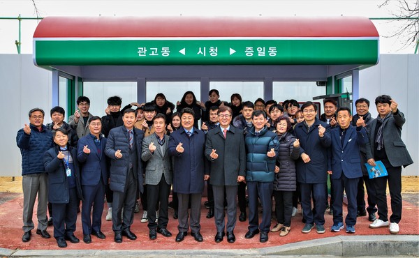 이천시는 삶의 애환과 어려운 생활 속에서 살고 있는 시민들을 찾아 지원할 수 있도록 ‘희망우체통 버스승강장’설치 시범사업을 완료해 시민들로부터 많은 호응 받고 있다. (사진제공=이천시청)