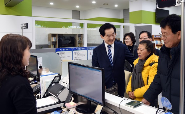 의정부시는 6일 시청 1층 시민봉사과 민원실에 여권팀을 신설하고 본격적으로 여권발급 업무를 개시했다. (사진제공=의정부시청)