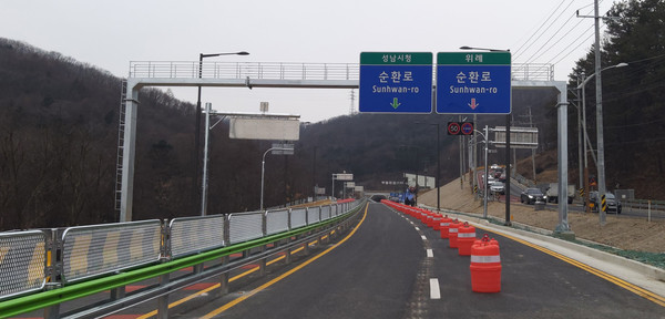 성남시는 상대원동과 광주시 목현동을 연결하는 이배재 도로(지방도 338호선) 확·포장 공사의 왕복4차선 중 2차로를 지난 6일 임시개통했다. (사진제공=성남시청)
