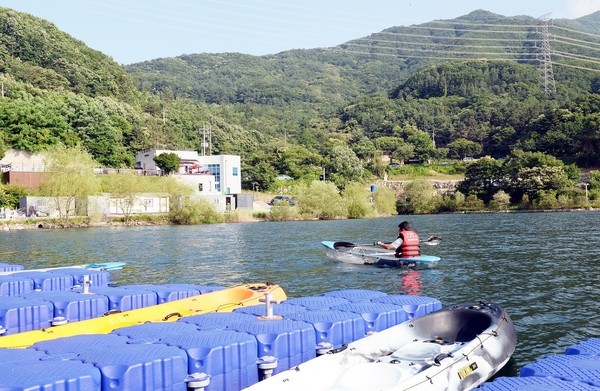 마장호수 내 수상 레저시설 (사진제공=파주시청)