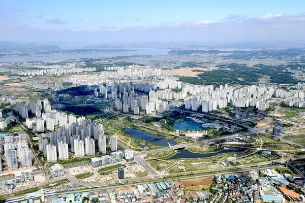 ◇ 파주시는 ‘부동산 가격공시에 관한 법률’ 및 ‘개별공시지가 조사·산정지침’에 따라 29만 8128필지를 대상으로 개별공시지가 토지특성조사를 실시 중이다. /파주 운정신도시 1·2지구 전경. (사진=중앙신문DB)