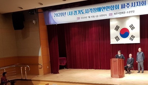 파주소방서는 일반인에 비해 화재안전교육 기회가 적고, 실정에 맞는 교육자료가 부족한 시각장애인들을 위해 시각장애인 점자 화재안전 매뉴얼을 자체 제작해 배포했다. (사진제공=파주소방서)