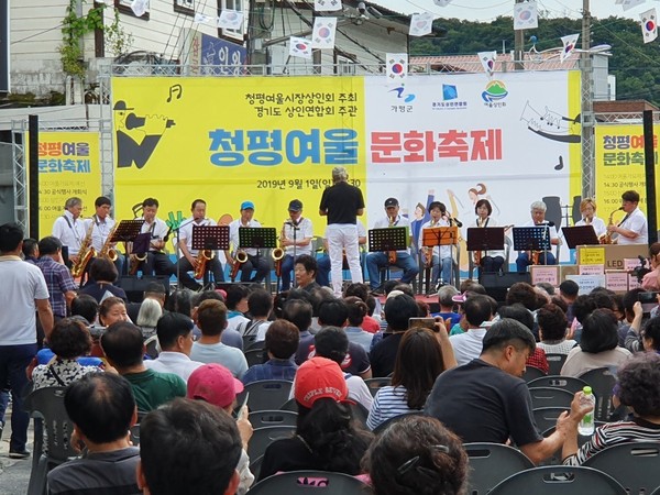 가평군은 전통시장인 청평여울시장이 소상공인시장진흥공단이 지원하는 ‘시장경영바우처 지원사업’에 선정돼 사업비 3천만 원을 받는다고 13일 밝혔다. ( 사진제공=가평군청)