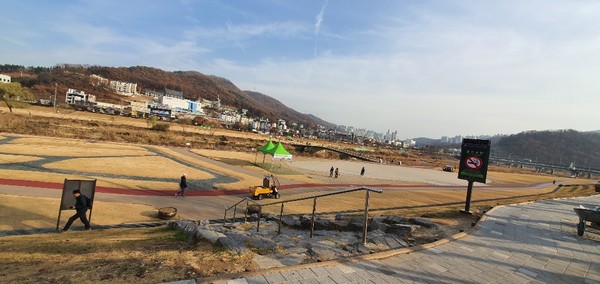 광주시는 민족 최대의 명절 설날과 정월대보름을 맞아 청석공원 내에 전통 민속놀이 체험장을 설치·운영한다고 13일 밝혔다.  (사진제공=광주시청)