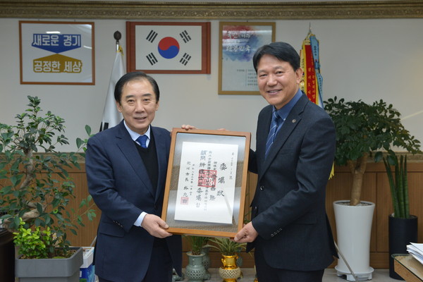 포천시는 관내 기업과 시민들의 지식재산권 보호 및 분쟁에 효율적인 행정 업무 수행을 위해 이창희 변리사를 고문변리사로 위촉했다. (사진제공=포천시청)